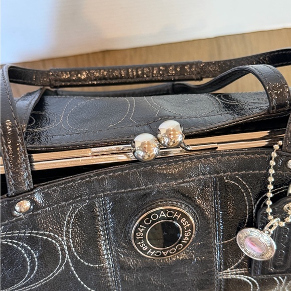 Coach F19215 Black Patent Leather Signature C Kisslock Carryall - Picture 11 of 14